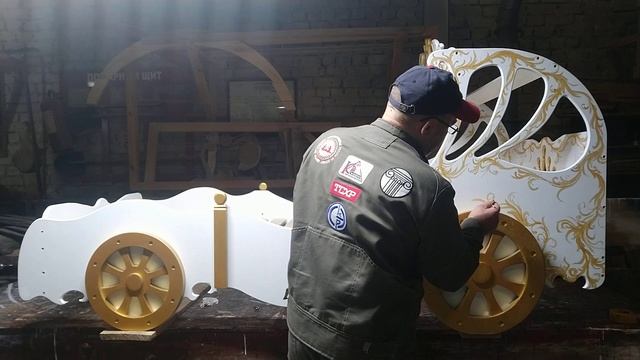 Детская кроватка в стиле барокко. Barogue painting. / Роспись /.Карета для принцессы.. смотреть онлайн