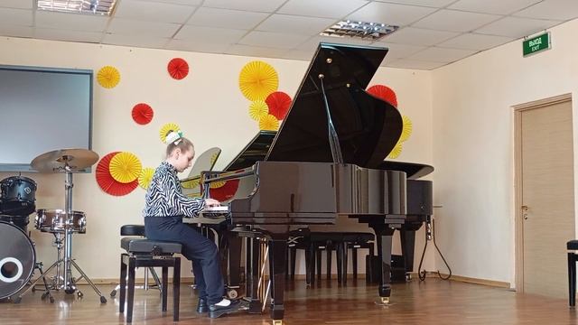 Играет Новикова Варвара
ДМШ  4 г. Донецка