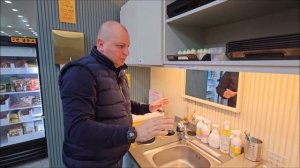 Рамен-корейская еда очень популярная во всем Мире. Кафе самообслуживания в Сеуле.