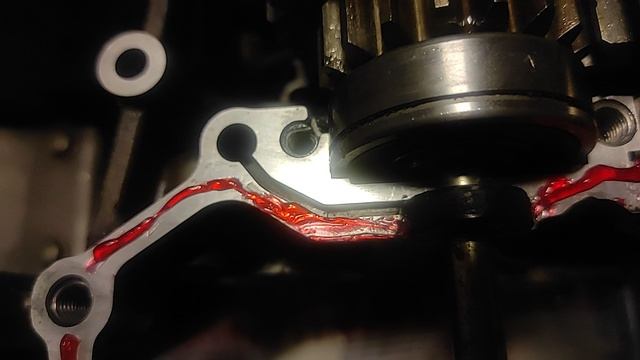 На какой герметик сажать картер мотоцикла?