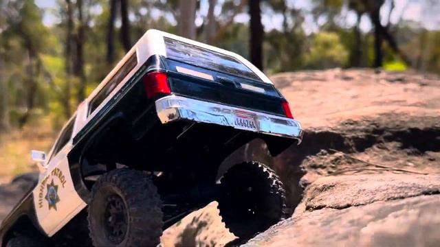 FMS Chevy K5 Blazer | Highway Patrol Mod by @fairrc | 2 Speed Tranny | “Trail Dash” #rccrawler