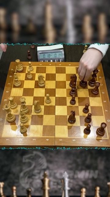 НЕОЖИДАННЫЙ ИСХОД ШАХМАТНОЙ ПАРТИИ #shrots #chess #шахматы смотреть онлайн