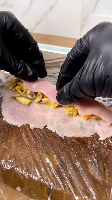 Куриные рулетики с грибами и сыром