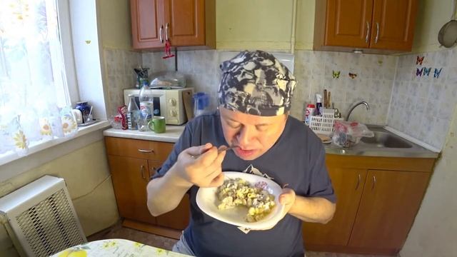 Влог. Макароны с мясом. Мукбанг по-русски.
