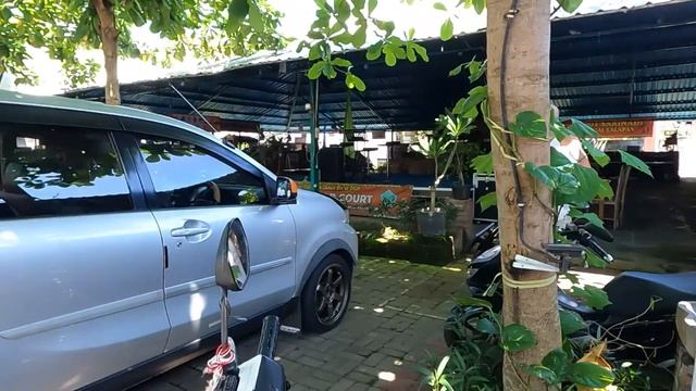 legian food court, a safe way to try Bali streetfood смотреть онлайн