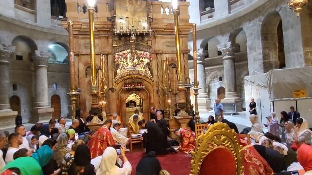 Коленопреклонённые молитвы на Троицу у Гроба Господня - Патриаршее Богослужение смотреть онлайн