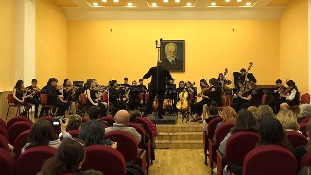 Joseph Haydn - Symphony No. 45 "Farewell", Tchaikovsky Chamber Orchestra, cond. David Marukhian