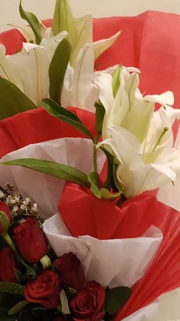 red rose lily ka beautiful bouquet kasa laga apko #flower #decor #new смотреть онлайн