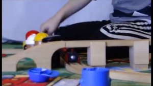 Арт Студия КЛЮРО Роман играет с игрушками ИКЕА железная дорога человечки икеа