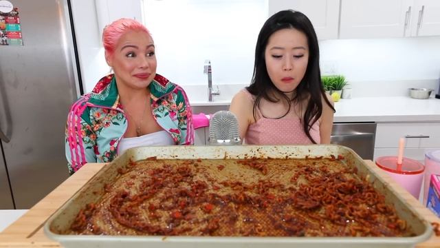 10 PACKS SPICY NUCLEAR BLACK BEAN NOODLES CHALLENGE | MUKBANG