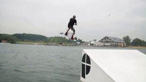 8. Вейкборд. Прыжок с кикера(protest.eu)