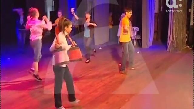 Дети-сироты участвуют в спектакле "Царевна Несмеяна" смотреть онлайн