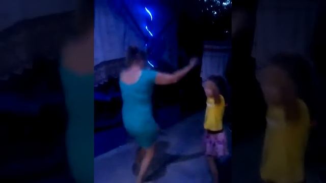 Девки зажигают смотреть онлайн