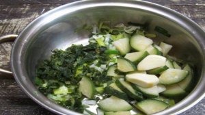 Зеленый суп-пюре с пастой и сыром