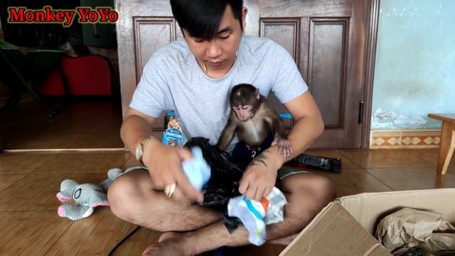 YoYo JR received many gifts from Ms Rachel