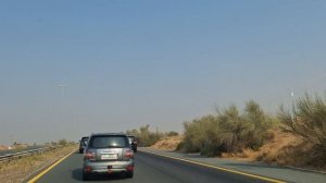 Мчим в пустыню на экстремальное сафари на джипах, после которого будет ужин в деревне бедуинов. ОАЭ