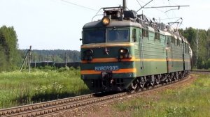 ВЛ80С 1985 с грузовым поездом едет по кривым на перегоне Макарово - Пречистое.