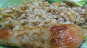 Запеченная курица с перловкой