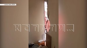 Жителя, который проломил стену соседской квартиры, чтобы отобрать соседские 2 кв. м, остановил суд