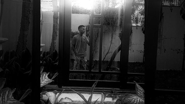 Neon Shadow смотреть онлайн