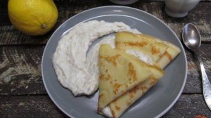 Блины с начинкой из сливок и банана