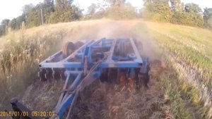 Обработка почвы.Дисковка БДТ-3 и красивый закат.