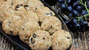 Печенье со ржаными отрубями, изюмом и семенами льна