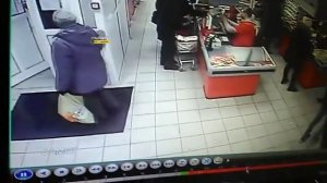 Воры в магазине "Магнит" проходят мимо кассы (часть 3)