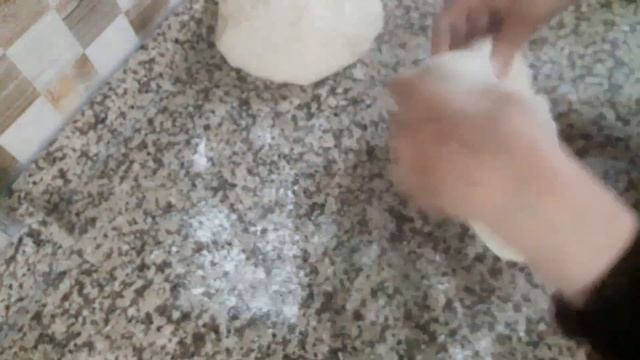 AYNI ANDA İKİ ÇEŞİT EKMEK (ZEYTİNLİ, KURU DOMATESLİ VE CEVİZLİ EKŞİ MAYA EKMEĞİ)