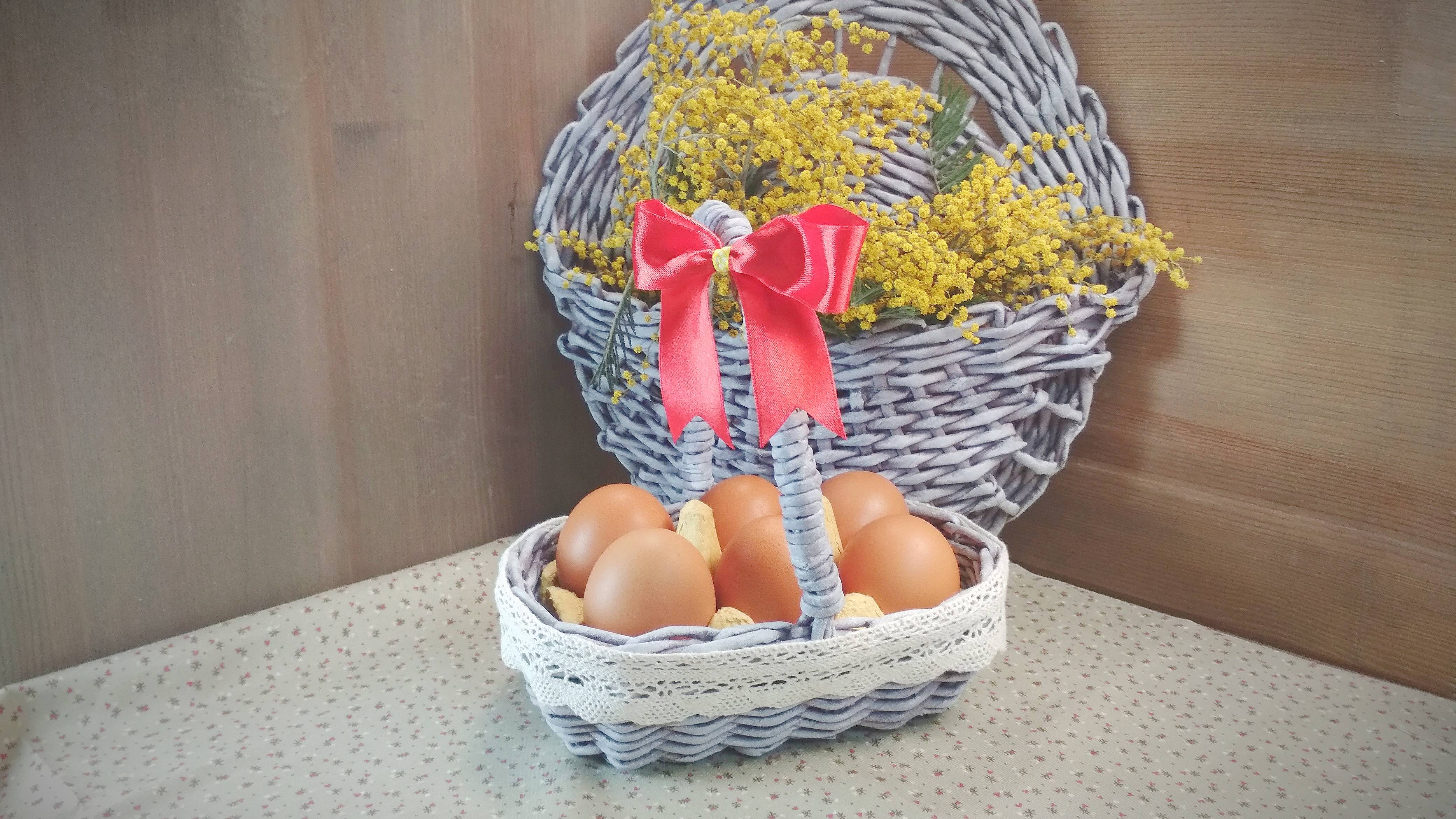 Корзинка со вставкой для пасхальных яиц своими руками.
