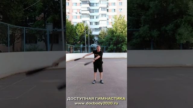 Упражнения с атлетическими булавами весом 1.0 кг на игровой площадке (7)