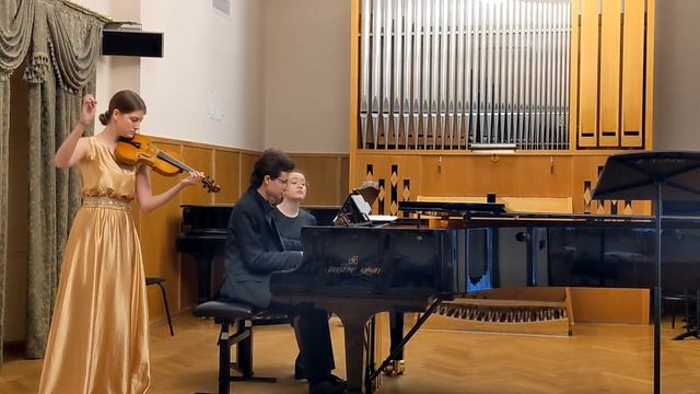 J. Brahms - Hungarian dances no. 2, 5 (arr. Joachim). P. de Sarasate - "Zigeunerweisen" смотреть онлайн