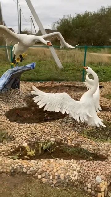 Лебеди,бетон,натур рост,размах крыльев 2 м70см. смотреть онлайн