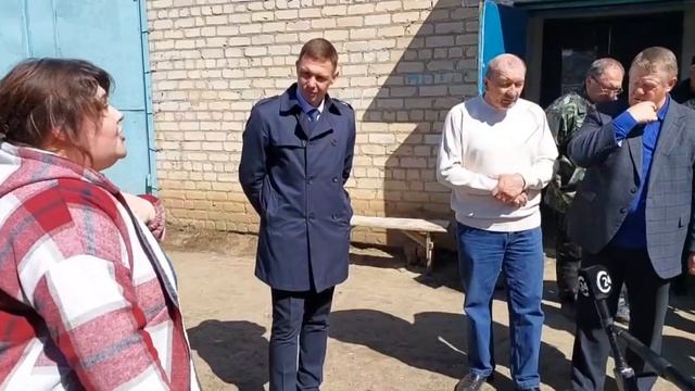 Николай Панков обсудил с коллективом дергачевского "Облводоресурса" решение проблем предприятия смотреть онлайн