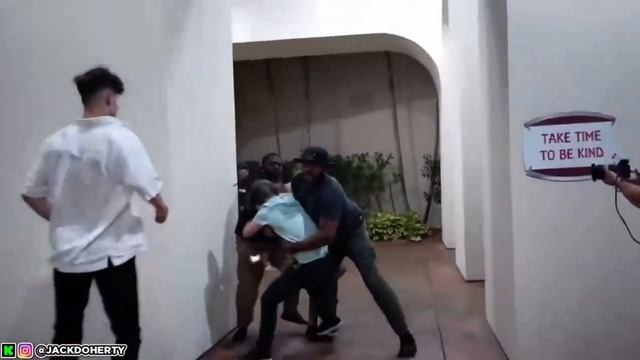 Jack Doherty runs up on neon смотреть онлайн