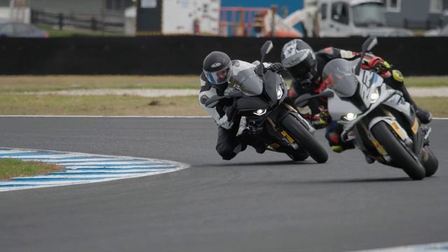 Testing the FIM homologated HJC RPHA 1 helmet смотреть онлайн