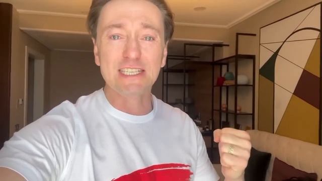Сергей Безруков поддержал наших бойцов записав отрывок из Реквиема Роберта Рождественского.