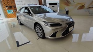 Lexus ES 200 и Lexus ES 300h