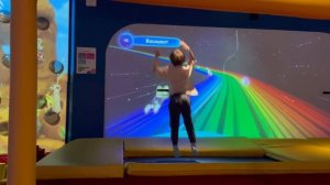 Рома играет в парке развлечений HELLO PARK в ТРЦ Авиапарк