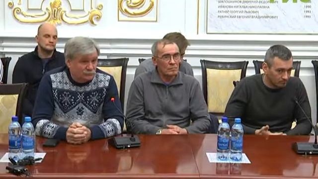 Почти три тысячи спецмашин убирали снег в регионе в минувшие сутки смотреть онлайн