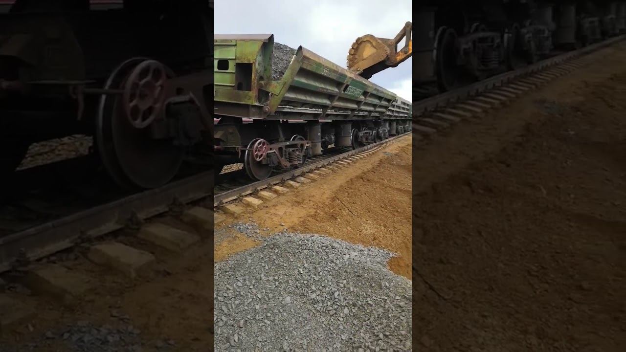 Разгрузка сыпучих материалов с думпкара