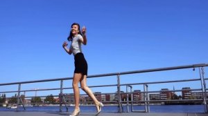 ..куколка конфетка"Девушка прекрасно танцует..