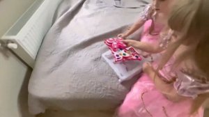Даша и Катя Безбабные играют в принцесс. Кишинёв 29.07.2022