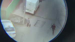 Обзор на маленький черный бинокль Leapers 10x25