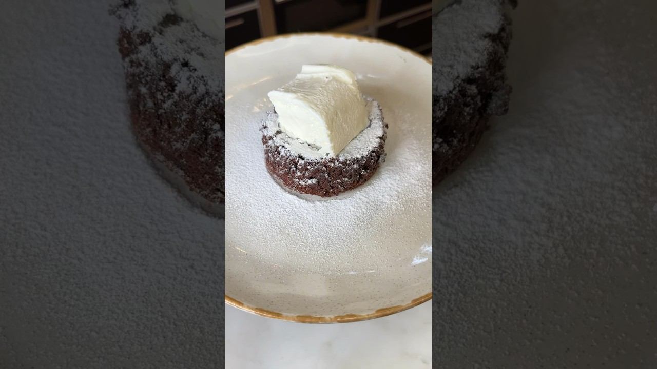 Рандомная прохожая и фондан
