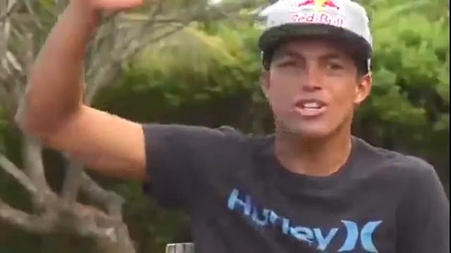 Amazing demonstration of SUP downwind hydro foiling