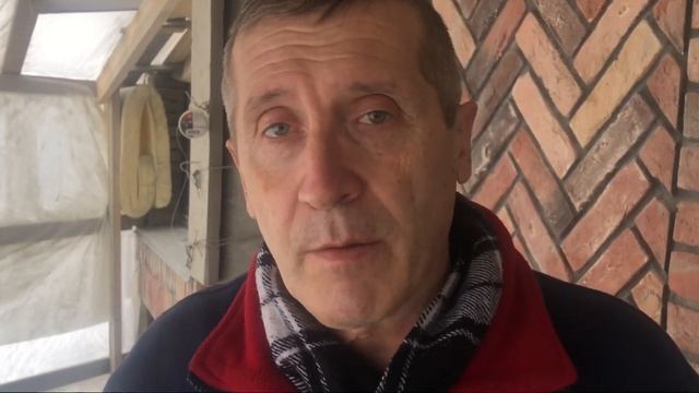 Подгонка полукруглых кромок на гранитной плите толщ 3 см . Один миллиметр - подгонка .