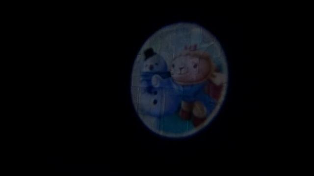 Мисс Кэйти и Мистер Макс (Miss Katy)    Кэти и Макс играют в фонарик с картинками