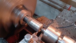 Проточка конусного пальца на токарном станке.