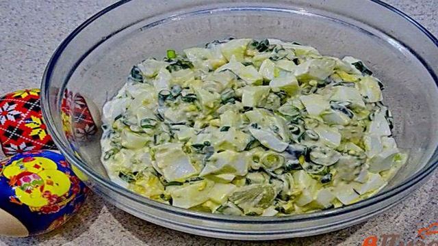 Салат из зелёного лука и яиц